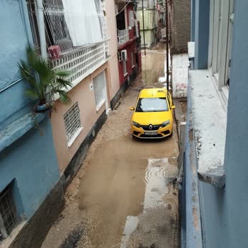 Adana Büyükşehir Belediyesi Yol Çalışması Sonrası Asfalt Dökülmemesi