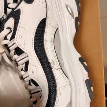 Skechers Yanlardan Dikiş Atması