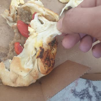 Domino's Pizza Çiğ Hamurlu Domdom Burger