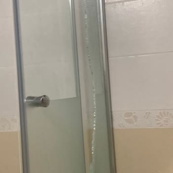 Shower Duşakabin Camının Patlaması