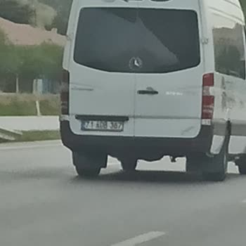 Es Turizm Aracı Tehlikeli Kullanma.