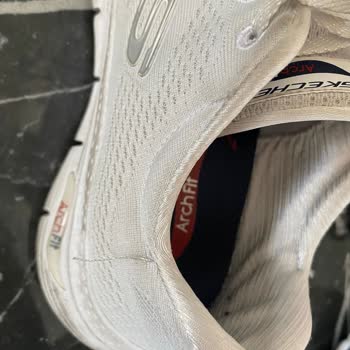 Skechers Ayakkabılarımız Elimizde Kalacak!