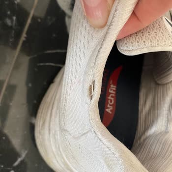 Skechers Ayakkabılarımız Elimizde Kalacak!