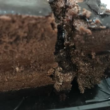 Özsüt Çikolatalı Pasta Beyaz Pütürler Var
