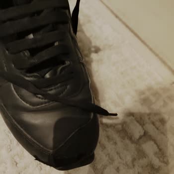 Hummel Kalitesiz Spor Ayakkabıları
