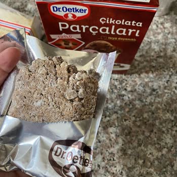 Dr. Oetker Çikolata Parçacığı Paketi Açılmış ve Çikolatalar Yapışmış