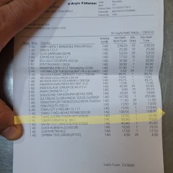 Türem Yumurta Kırılmış Yumurtanın Üzerine Tekrar Başka Kabukla Yapıştırmışlar.