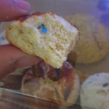 Onur Market Kuru Pastadan Plastik Çıktı!