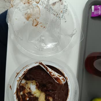 BİM Bozuk Tatlı Satıyor.