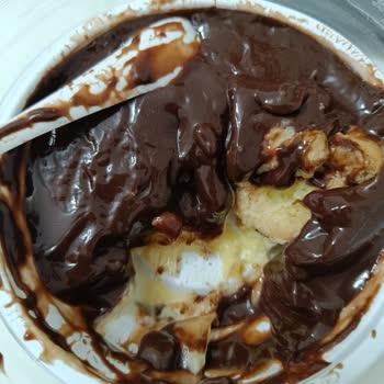 BİM Bozuk Tatlı Satıyor.