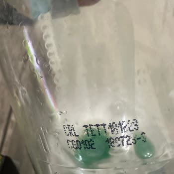 Schweppes Bitter Lemon Dibindeki Koyu Renkli Sıvı