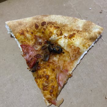 Domino's Pizzadan Boş Ekmek Geldi