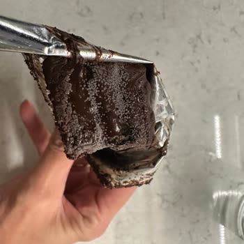 Eti Karam Gurme Çikolatalı Gofret Üzerinde Güvelenme.