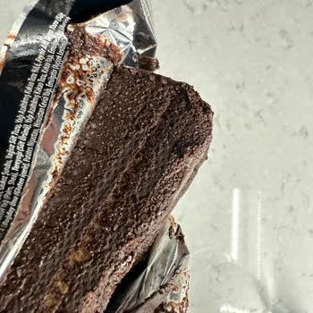 Eti Karam Gurme Çikolatalı Gofret Üzerinde Güvelenme.