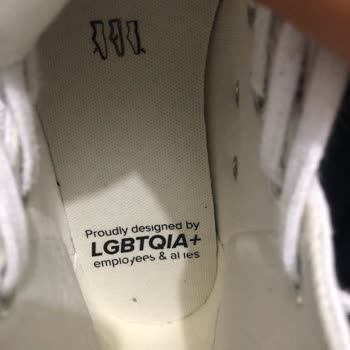 SuperStep LGBT Destekçi Ürünleri Gizli Gizli Satıyorlar