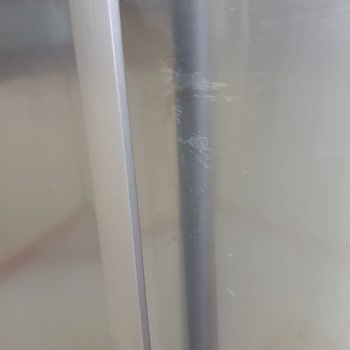 Bosch Buzdolabı Kapağında Boya Soyulması