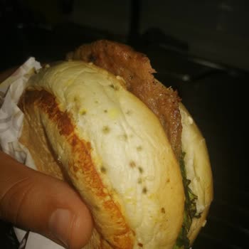 Ercan Burger Küflü Ekmek İle Sipariş!