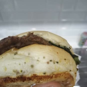 Ercan Burger Küflü Ekmek İle Sipariş!