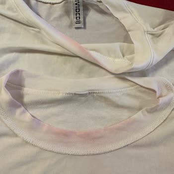 Domestos Çamaşır Suyu Beyaz Tişörtümü Pembe Yaptı