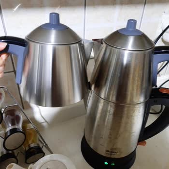 Arzum Devamlı Akıtan Çaycı