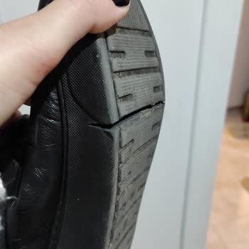 Derimod Ayakkabının Tabanı Yarıldı