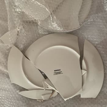 Karaca Züccaciye   Uygulamasından Gelen Kırık Tabaklar