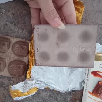 Godiva Çikolatanın Beyazlaması Ve Un Gibi Dağılması