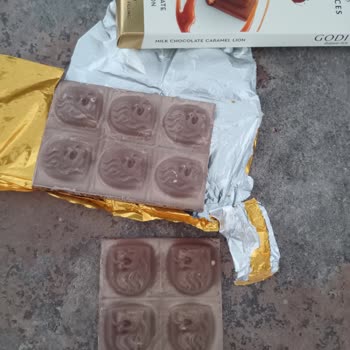 Godiva Çikolatanın Beyazlaması Ve Un Gibi Dağılması