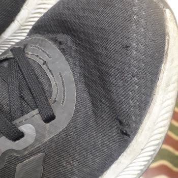 Adidas Kalitesiz Ve Çabuk Deforme Ürün