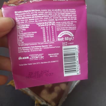 Ülker Fındıklı Üzümlü Bol Sütlü Çikolatanın Kurtlu Ve Bayat Çıkması