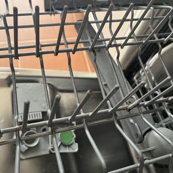 Arçelik 6381 Hit Model Bulaşık Makinesi Sepet Paslanması