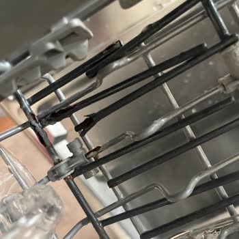 Arçelik 6381 Hit Model Bulaşık Makinesi Sepet Paslanması