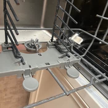 Arçelik 6381 Hit Model Bulaşık Makinesi Sepet Paslanması