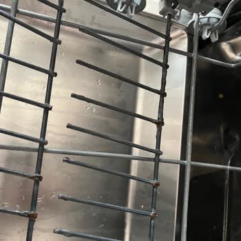 Arçelik 6381 Hit Model Bulaşık Makinesi Sepet Paslanması