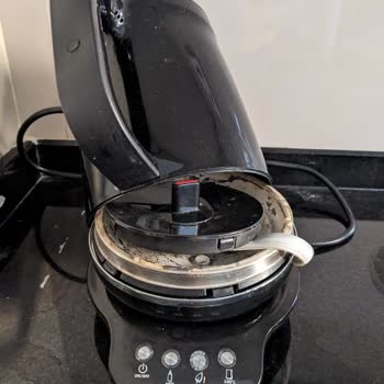 Homend Çay Makinesinin Tabanı Düştü, Derin Yanıklara Sebep Oldu