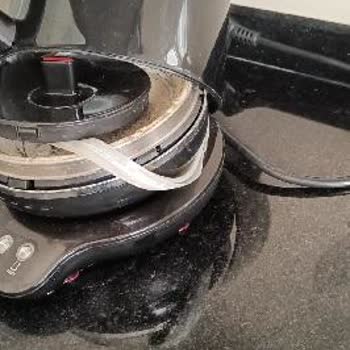 Homend Çay Makinesinin Tabanı Düştü, Derin Yanıklara Sebep Oldu