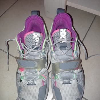 Nike Ayakkabımın Altının Erimesi