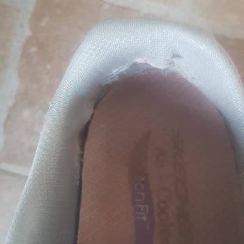 A101 Den Alınan Kadın Skechers Spor Ayakkabı İçinde Oluşan Deformasyon