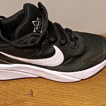 Nike Spor Ayakkabısının İçinden Civi Çıktı
