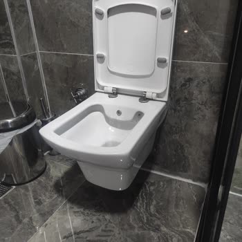 Bien Seramik Asma Klozet Defolu Kontrolsüz Hatalı Ürün Satışı