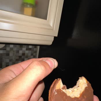 Ülker Çikolatadan Tüy Çıktı