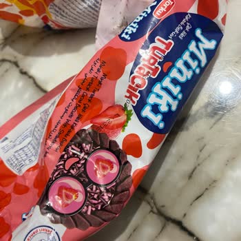 Torku Marka Bisküvilerde Canlı Kurtlar