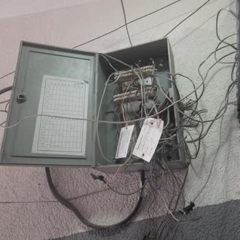 Superonline Türk Telekom Kutusu Kabloları Dağılmış