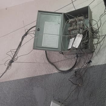 Superonline Türk Telekom Kutusu Kabloları Dağılmış