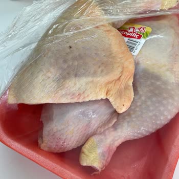 Şenpiliç Tavuk Paketi İle Açık Markasız Etiketsiz Tavuk Paketlenmiş