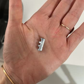 Bosch Unlimited 7 Dikey Süpürge Toz Haznesi Tırnağı