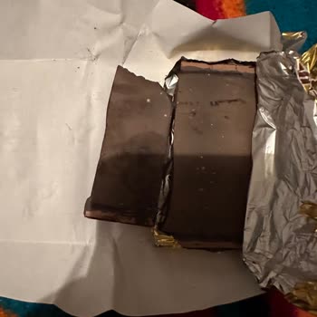 Ülker Çikolata Tadı Ve Rengi Bozuk