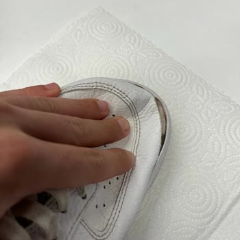 Nike Air Force 1 '07 Ayakkabının Kısa Sürede Ucundan Açılması
