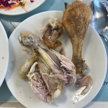 Anadolu Üniversitesi Yemekhanesinde Çıkan Çiğ Tavuk Yemeği