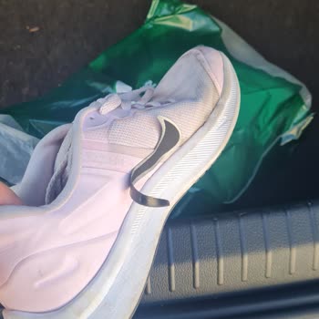 Deichmann Kayseri Forum Mağazasından Aldığım Nike Marka Kız Çocuk Spor Ayakkabısının Nike Logosu Kalkıyor